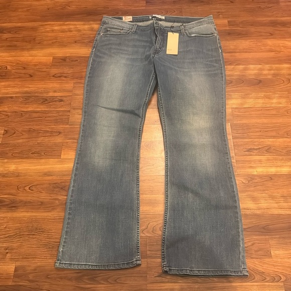 Women’s size 17-33 inch inseam ultra low rise boot cut NWT! - Picture 1 of 9